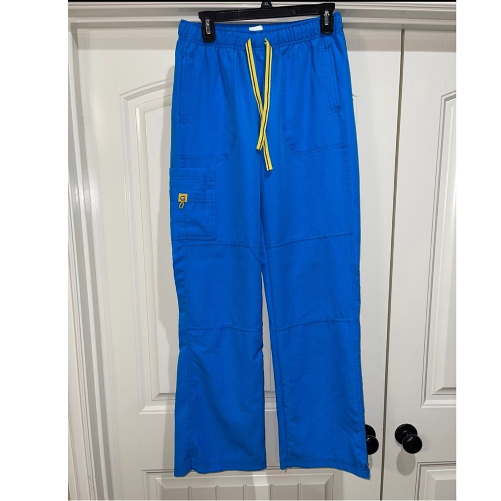 WonderWink 4 Way Stretch Scrub Bottoms in Malibu Blue Size Medium Tall.